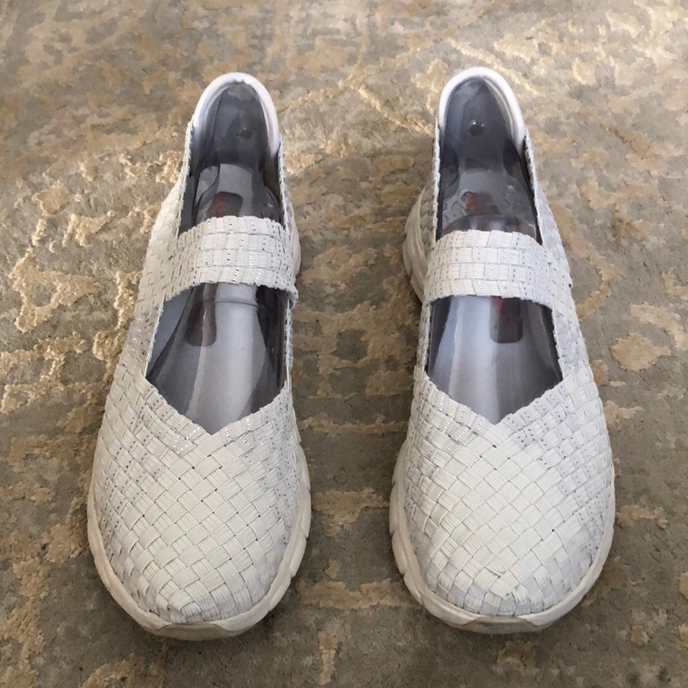 Stretch weave by sketchers, natural sneakers size 8